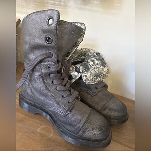 Dr Martens Boots Women US 8 Aimilie Silver Glitter Skull Roses Triumph Rare!